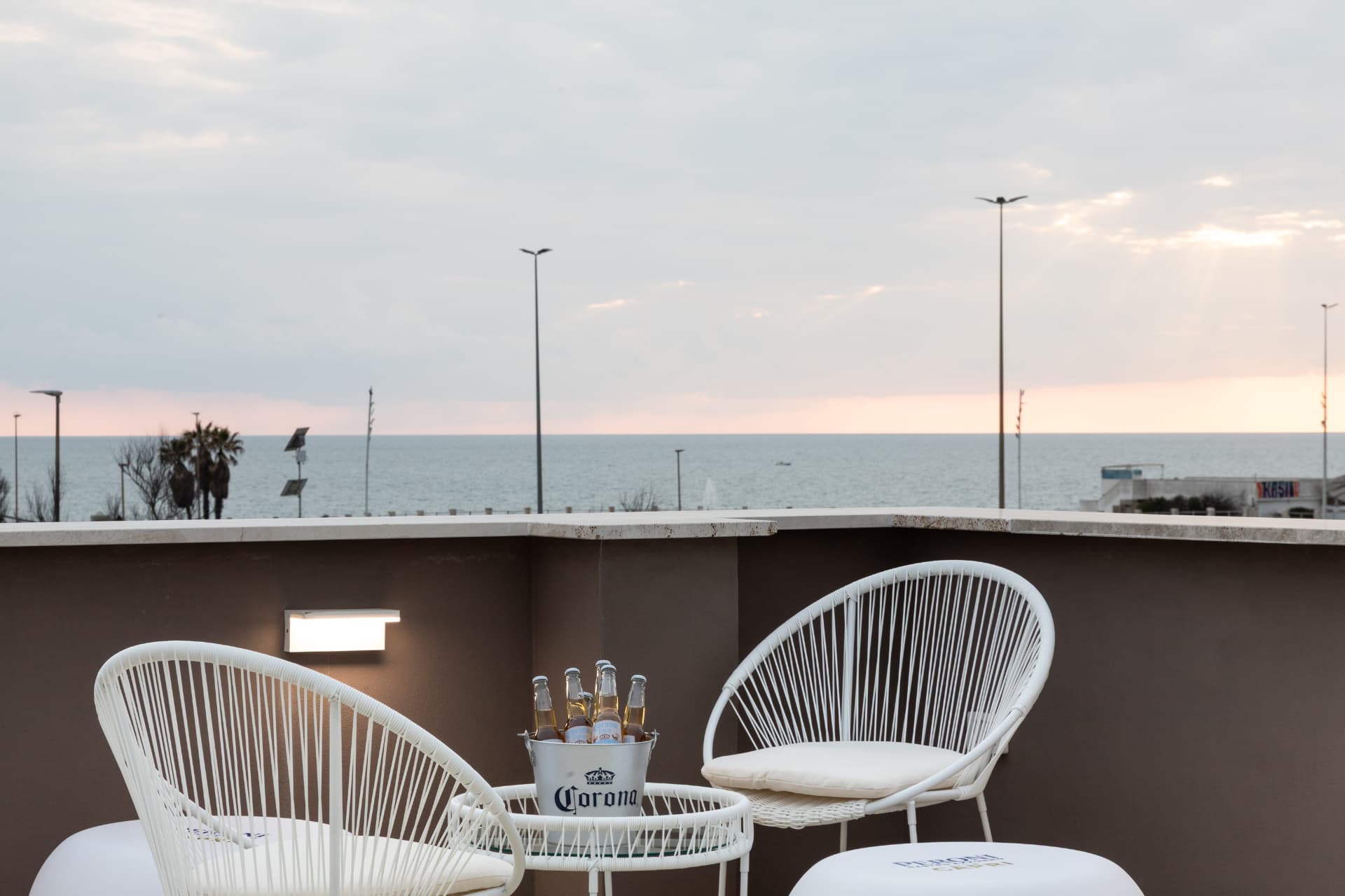 Terrazzo vista mare al tramonto